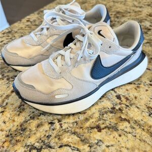 Nike Beige and Black Sneakers